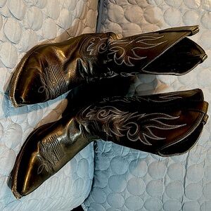 Gently loved - please check photos - no returns